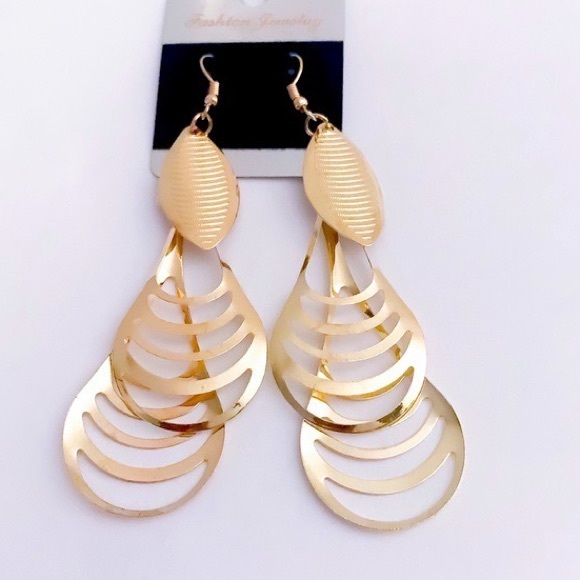 🛍🆕LONG GOLD EARRINGS - Picture 2 of 2